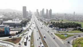 Ramazan ayının ilk gününde İstanbul'da trafik yollar boş kaldı