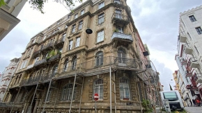 İstanbul’un ilk apartmanlarından 113 yıllık ‘Valpreda’ tarihe direniyor