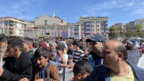 Arnavutköy'de 15 bin kişiye çiğ köfte dağıtıldı
