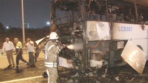 Servis otobüsü alev alev yandı