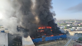 Arnavutköy'de fabrika yangını 
