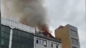 Beyoğlu'nda otelin çatısında yangın 