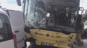  Kağıthane'de İETT otobüsü 6 araca çarptı