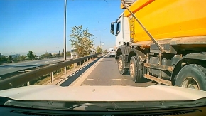 Pendik'te hafriyat kamyonunun korkutan manevrası