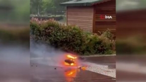 Elektrikli scooter alev aldı, patlama anı kameraya yansıdı