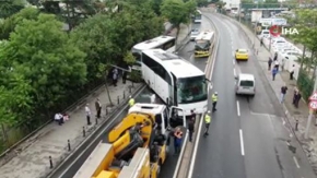 İETT otobüsü ile iki tur otobüsü çarpıştı, ortalık savaş alanına döndü