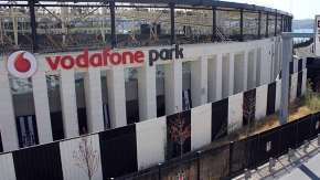 Beşiktaş, Vodafone Arena tabelasını Vodafone Park olarak değiştirdi